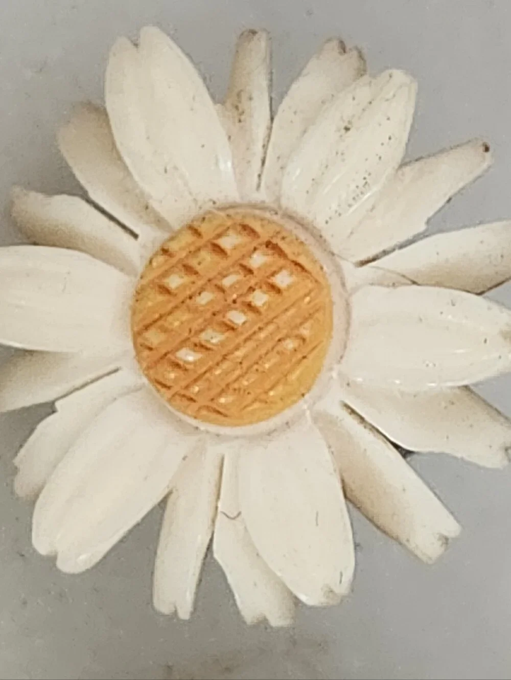 White and Yellow Daisy Screw Back Earrings - Vintage